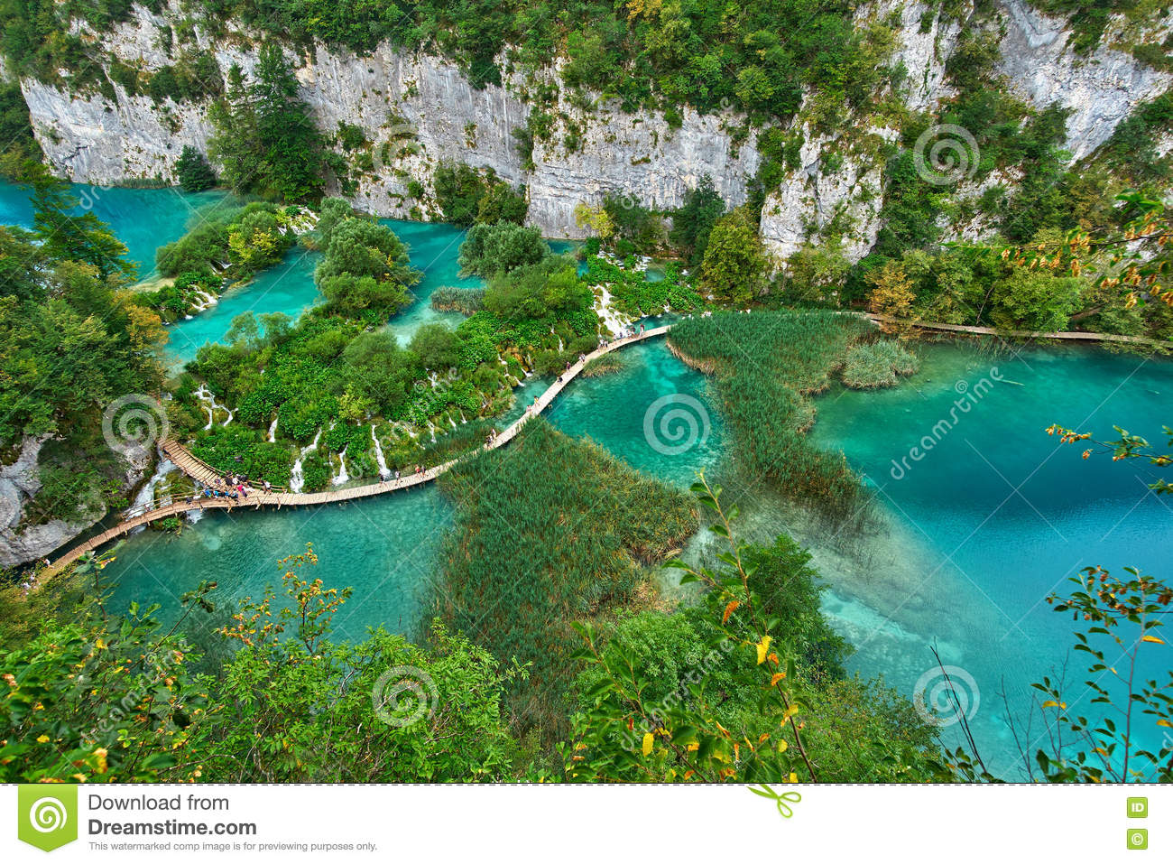 姜潮帅气亮相《欲念游戏》发布会爆料“师傅”郭涛惊天秘密“开云电竞”(图1) 开云电竞app下载安装