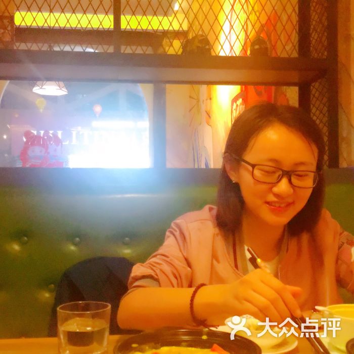 开云电竞官网|客厅背景墙挂(图1) 开云电竞