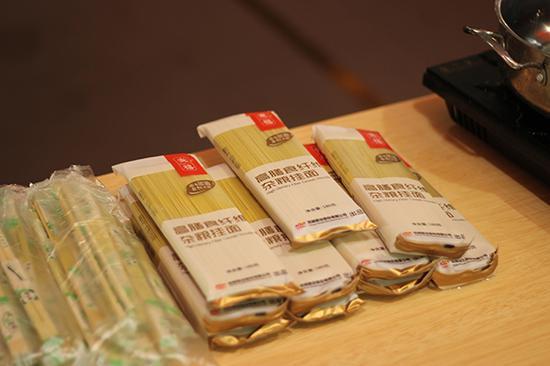 《新娘》定档七夕 baby谈婚期朱亚文将当爹:开云电竞(图3) 开云电竞