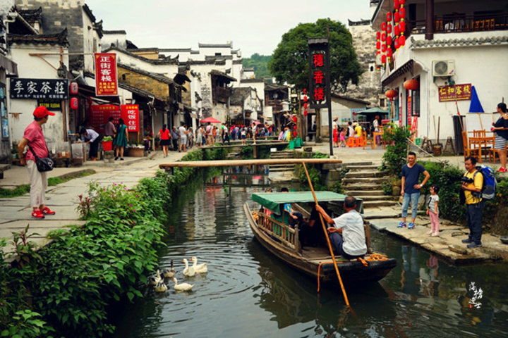 明星影人微笑瞬间回顾 让温暖与爱心在春日绽放-开云电竞官网(图2) 开云电竞